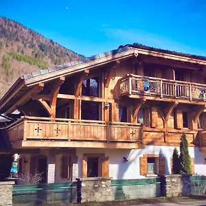 chalet-clos-moccand.hotels-rhonealpes.com/
