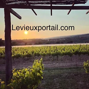  Bed & Breakfast Le Vieux Portail